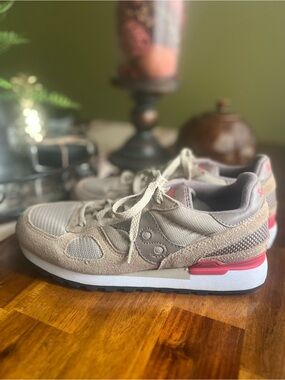 Saucony Shadow Original Tan And Red